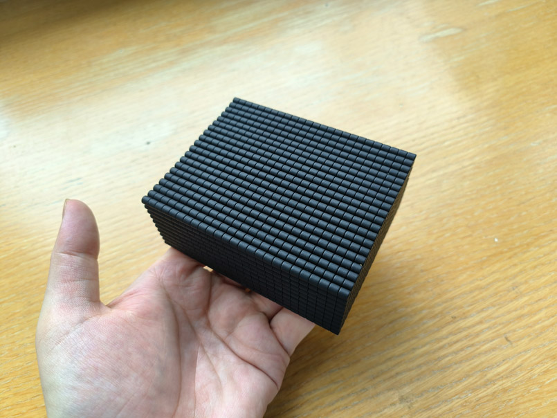 4x4mm黑色小直径圆柱强磁铁 ＞4200高斯